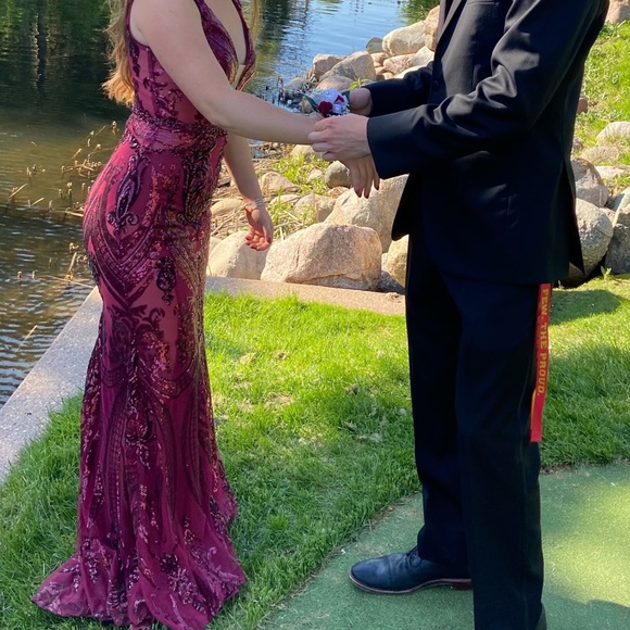 Red jovani prom dress - Picture 5 of 7